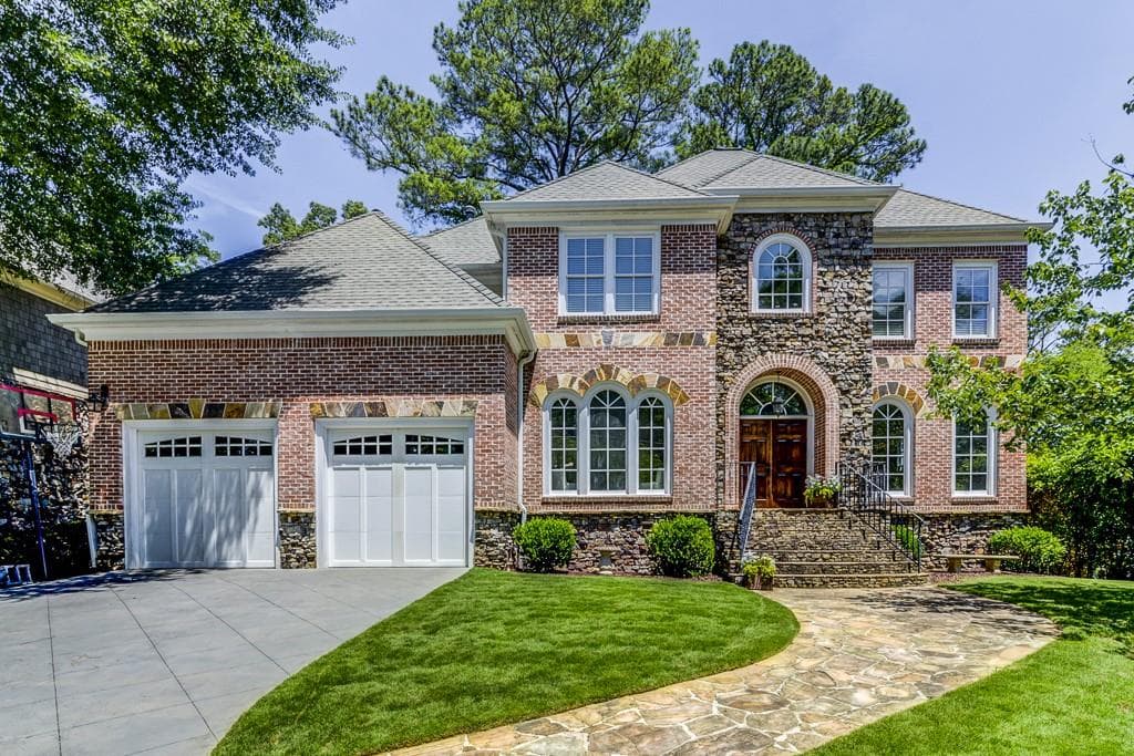 5 bedroom single family residence sold at 2673 Brookwood Drive, Atlanta, GA 30305