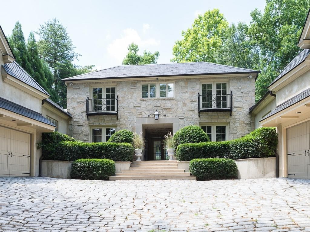4 bedroom, 4,367 sq ft single family residence sold at 25 Habersham Way, Atlanta, GA 30305