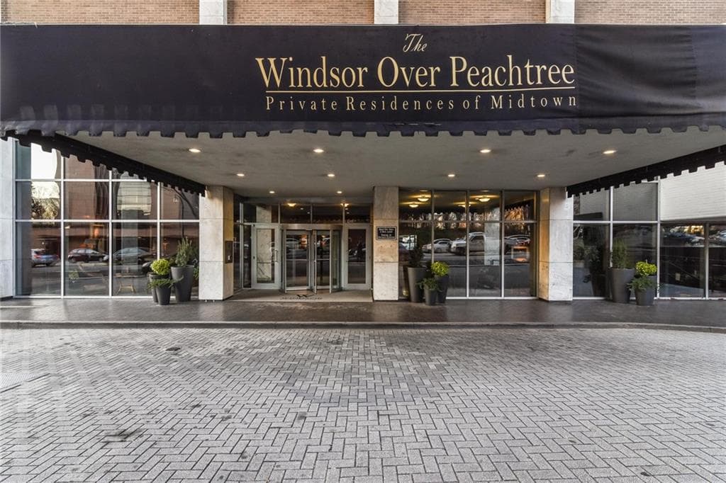 2 bedroom, 1,190 sq ft condominium sold at 620 Peachtree Street 812, Atlanta, GA 30308