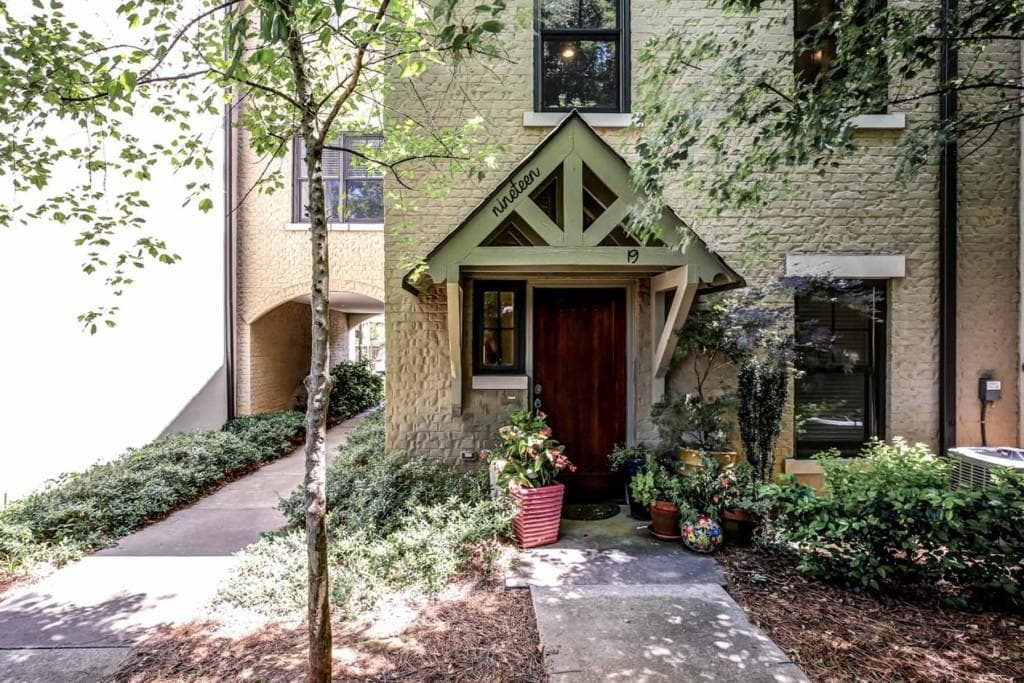 19 Knob Hills Circle 19, Decatur, GA 30030 — most recent listing photo