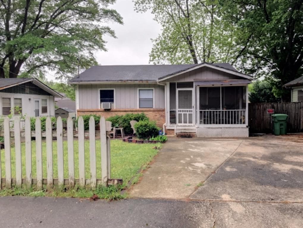 2 bedroom, 896 sq ft single family residence sold at 206 Murray Hill Avenue, Atlanta, GA 30317