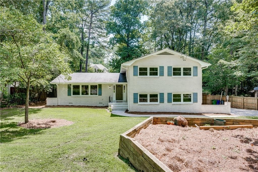 4 bedroom, 2,650 sq ft single family residence sold at 1519 Diamond Head Drive, Decatur, GA 30033