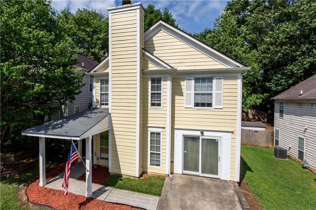 3 bedroom, 1,688 sq ft single family residence sold at 1160 Holly Circle, Lawrenceville, GA 30044