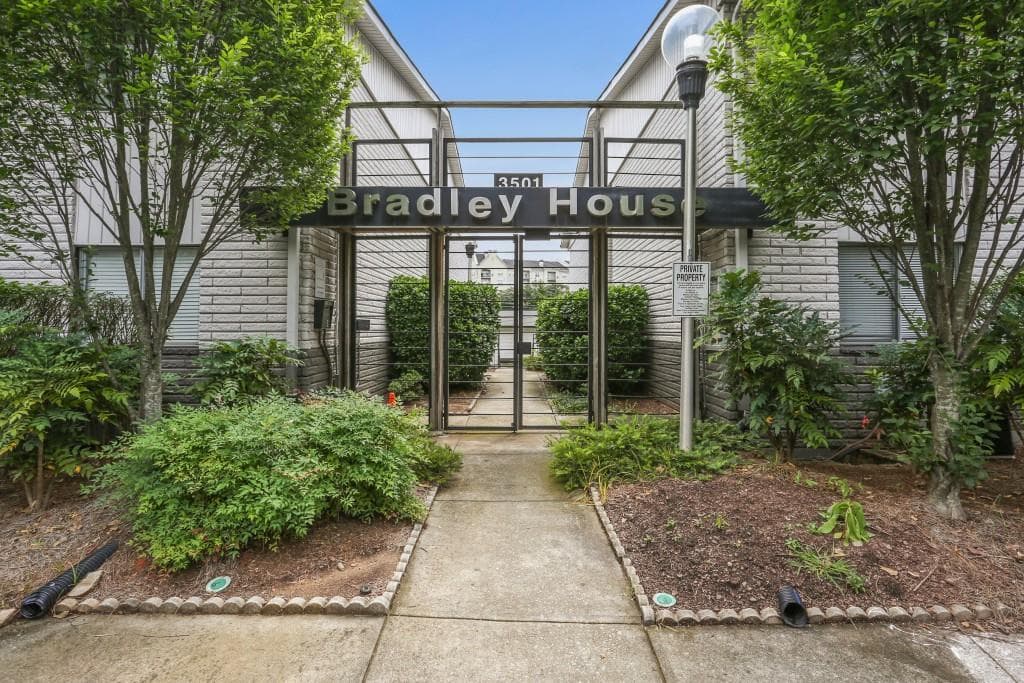 1 bedroom, 660 sq ft condominium sold at 3501 Roswell Road 210, Atlanta, GA 30305
