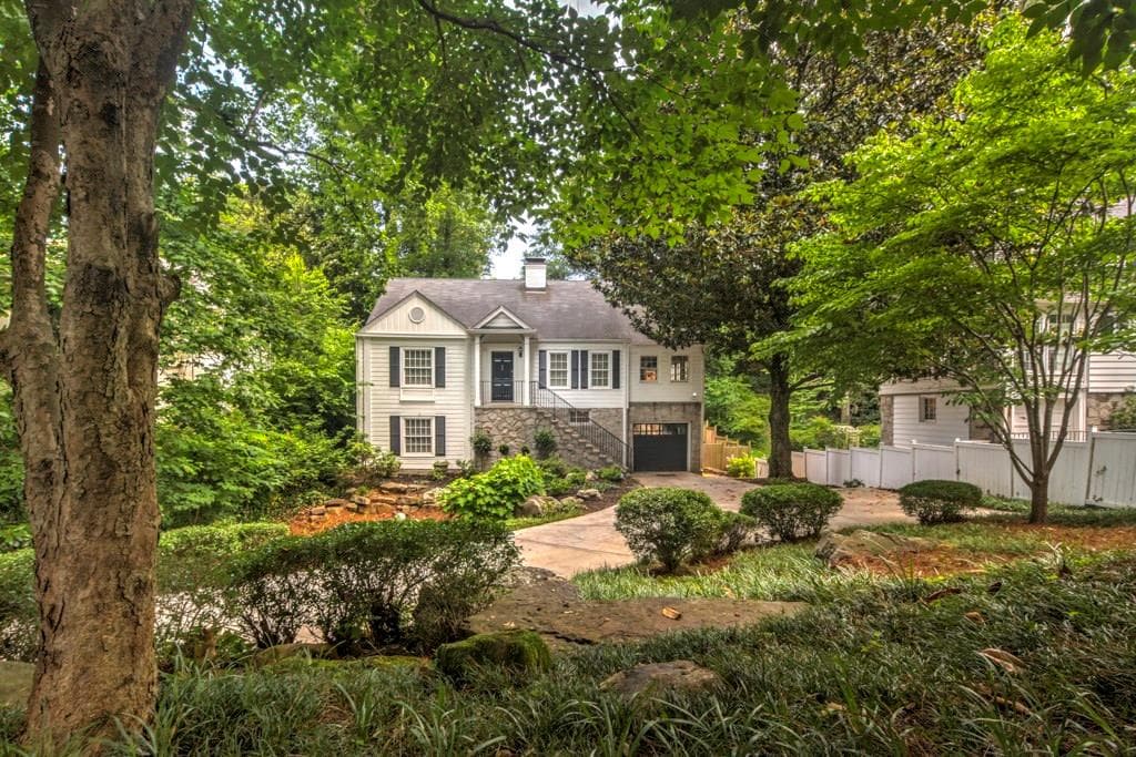 4 bedroom, 3,200 sq ft single family residence sold at 376 E Wesley Road, Atlanta, GA 30305