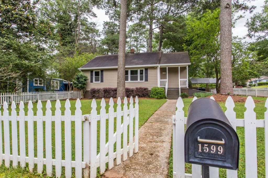 2 bedroom, 986 sq ft single family residence sold at 1599 SE Braeburn Drive, Atlanta, GA 30316