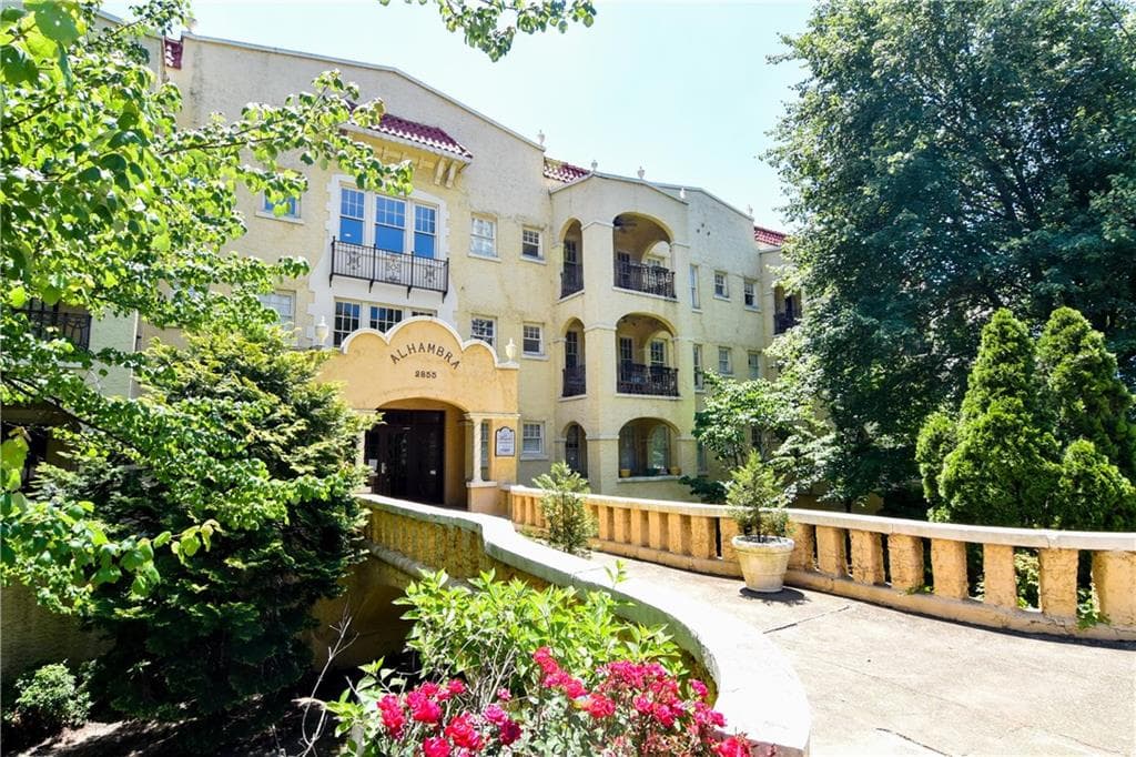 2 bedroom, 1,223 sq ft condominium sold at 2855 Peachtree Road 102, Atlanta, GA 30305