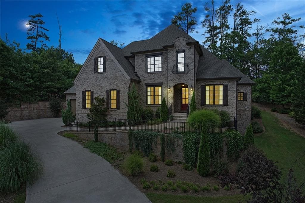 7 bedroom, 6,148 sq ft single family residence sold at 6735 Laurel Oak Drive, Suwanee, GA 30024