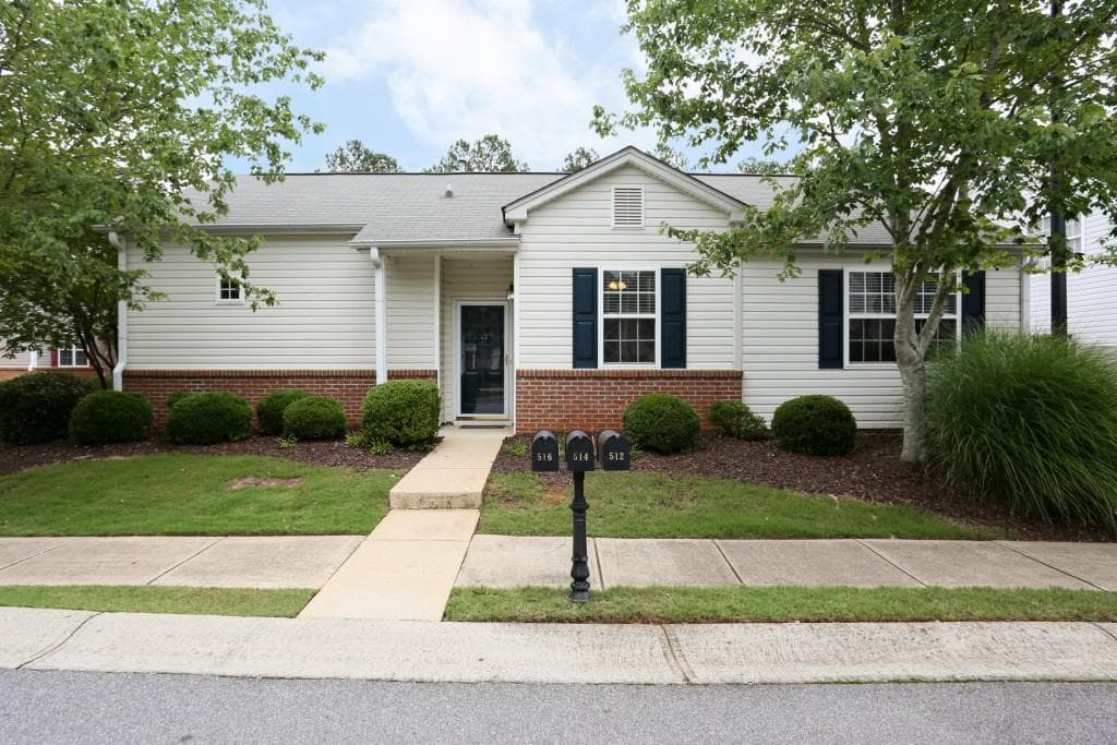 2 bedroom, 1,143 sq ft single family residence sold at 512 W Oaks Drive, Woodstock, GA 30188