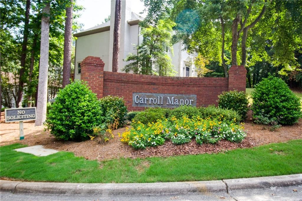 2 bedroom townhouse sold at 9130 Carroll Manor Drive, Sandy Springs, GA 30350