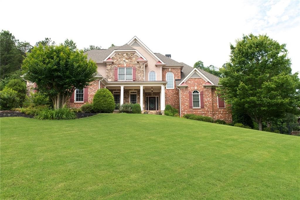 4 bedroom, 3,956 sq ft single family residence sold at 5470 Estate View Trace, Suwanee, GA 30024
