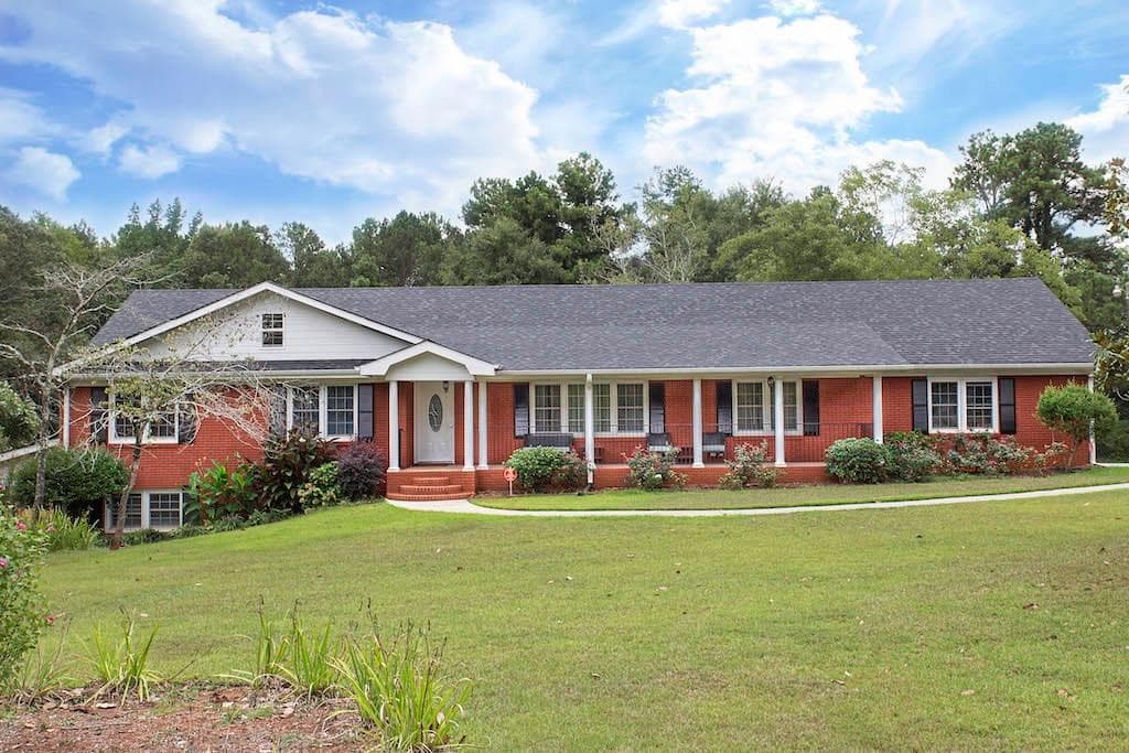5 bedroom, 4,600 sq ft single family residence sold at 6980 Rivertown Road, Fairburn, GA 30213