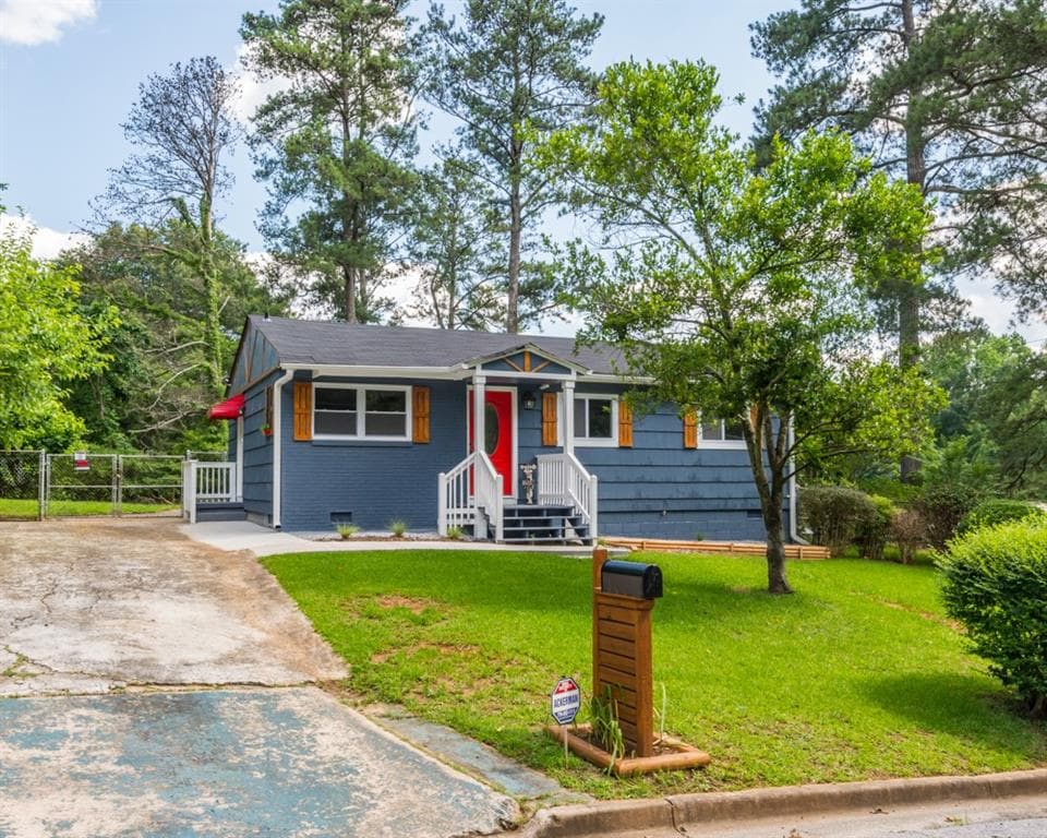 3 bedroom, 864 sq ft single family residence sold at 2396 Arno Court, Atlanta, GA 30318