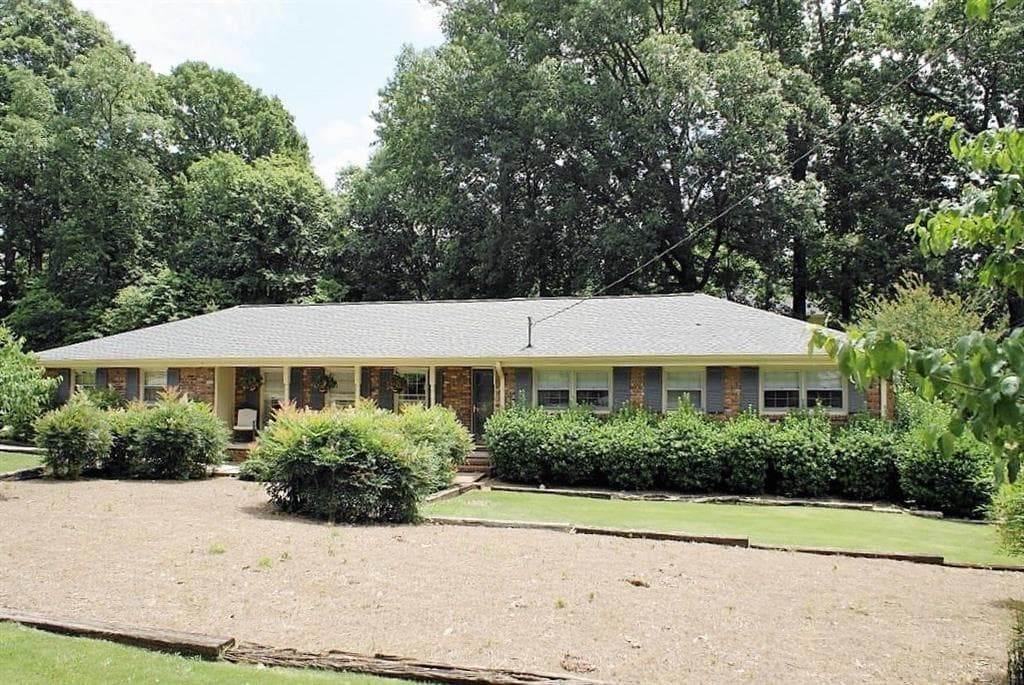 3 bedroom, 1,950 sq ft single family residence sold at 2931 Evans Woods Drive, Doraville, GA 30340