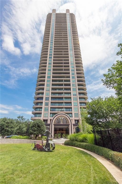 3 bedroom, 2,842 sq ft condominium sold at 750 Park Avenue 27N, Atlanta, GA 30326
