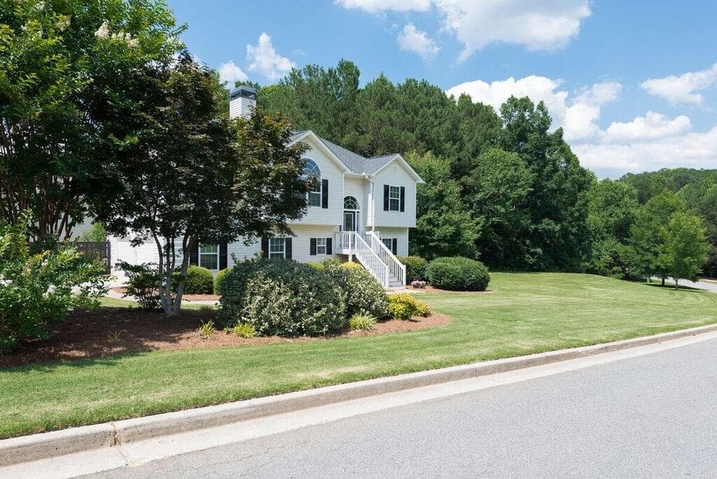 3828 Autumn View Lane, Acworth, GA 30101 — most recent listing photo