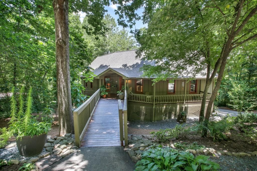 214 Lakeshore Drive, Roswell, GA 30075 — most recent listing photo