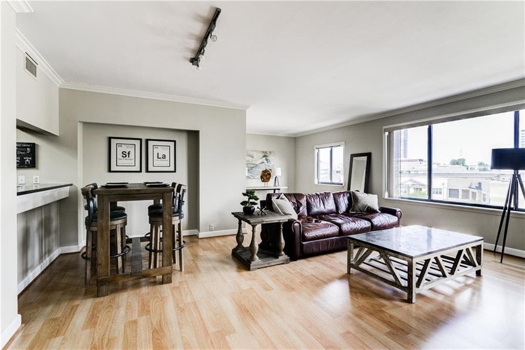 1 bedroom, 950 sq ft condominium sold at 3481 Lakeside Drive 1101, Atlanta, GA 30326