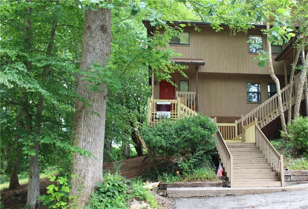 3 bedroom townhouse sold at 301 PINE TREE Drive, Buford, GA 30518