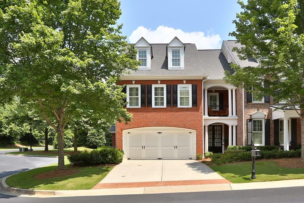 3 bedroom, 2,725 sq ft townhouse sold at 2407 Loxford Lane, Alpharetta, GA 30009