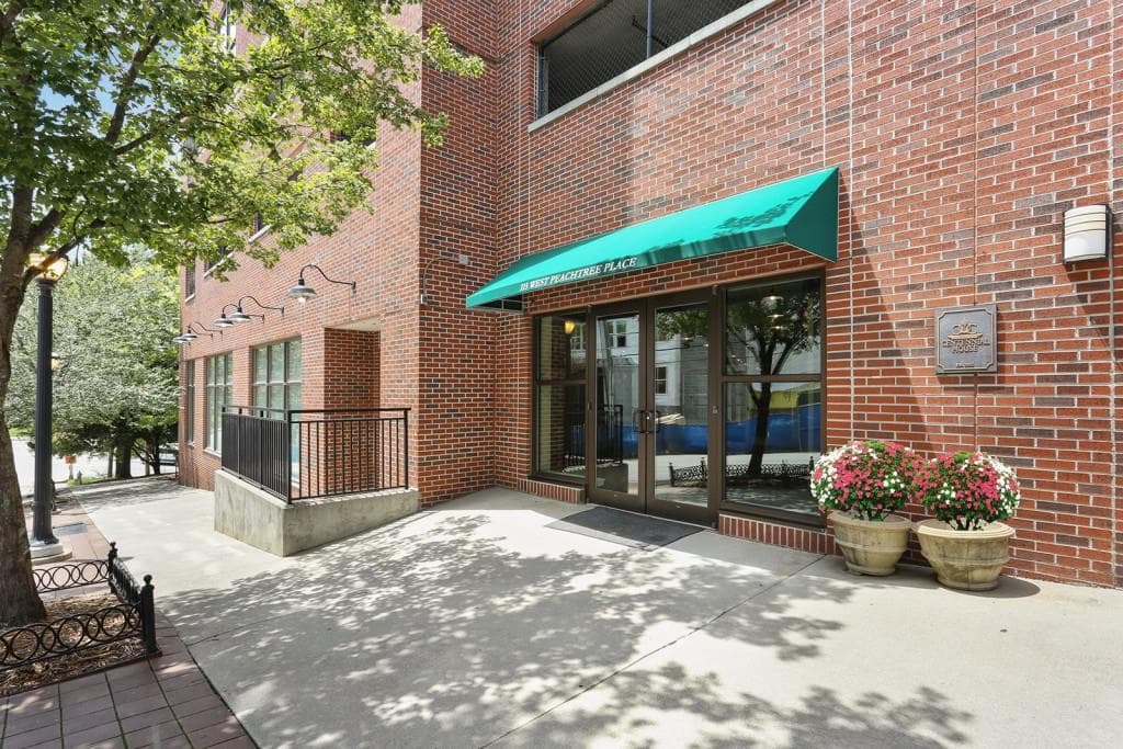 1 bedroom, 978 sq ft condominium sold at 115 W Peachtree Place 613, Atlanta, GA 30313