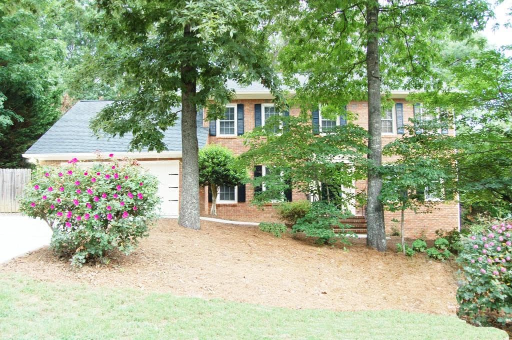 3 bedroom, 2,207 sq ft single family residence sold at 445 Brackin Trace, Grayson, GA 30017