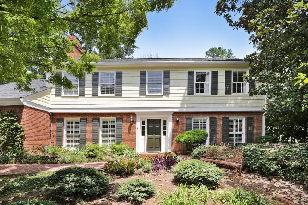4 bedroom, 3,613 sq ft single family residence sold at 4635 BROOK HOLLOW Road, Atlanta, GA 30327