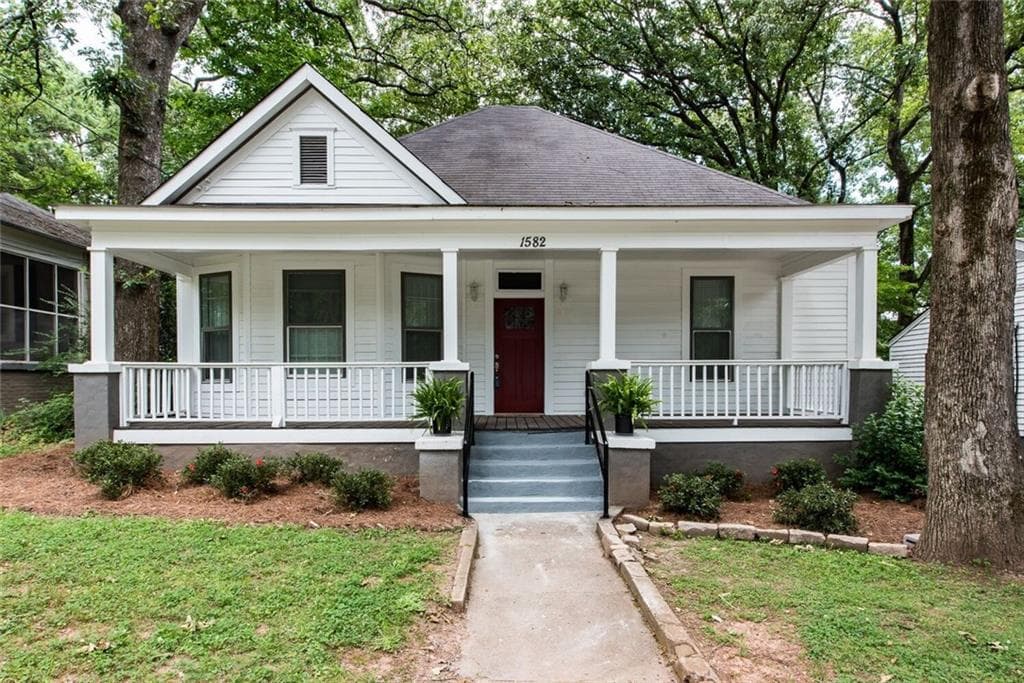 4 bedroom, 2,252 sq ft single family residence sold at 1582 Lakewood Avenue, Atlanta, GA 30315