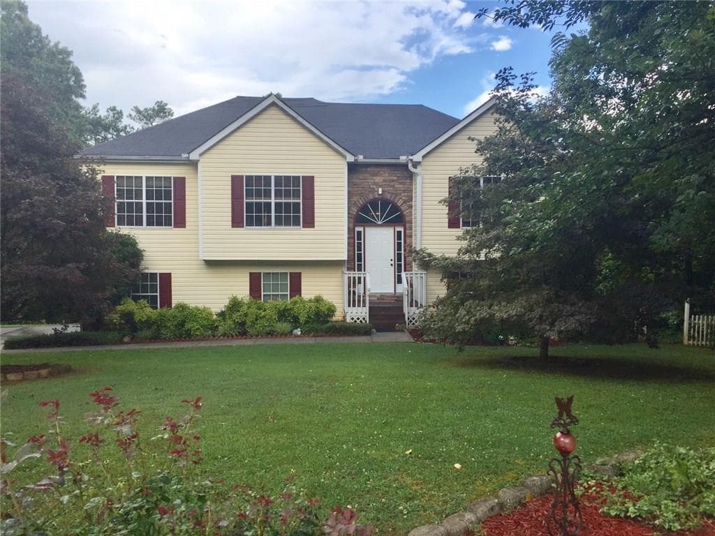 4 bedroom, 2,521 sq ft single family residence sold at 340 Allatoona Shores Drive, Canton, GA 30114