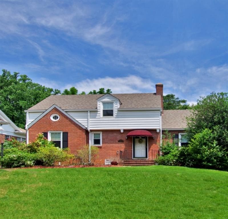3 bedroom, 1,872 sq ft single family residence sold at 1370 Emory Road, Atlanta, GA 30306