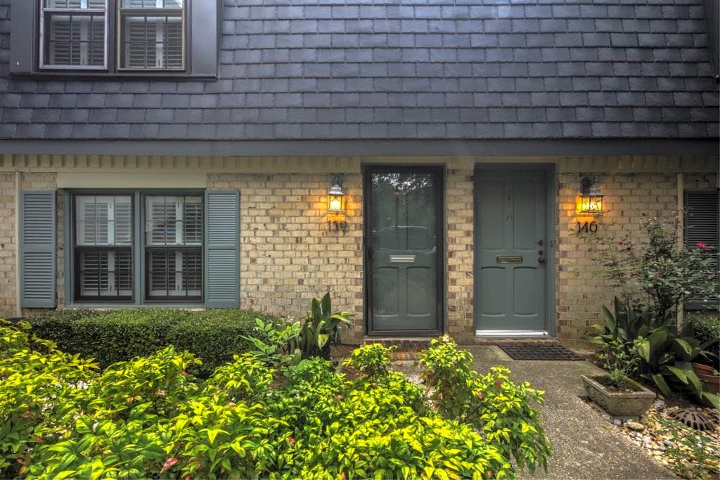 2 bedroom, 1,382 sq ft condominium sold at 139 Amherst Place, Atlanta, GA 30327