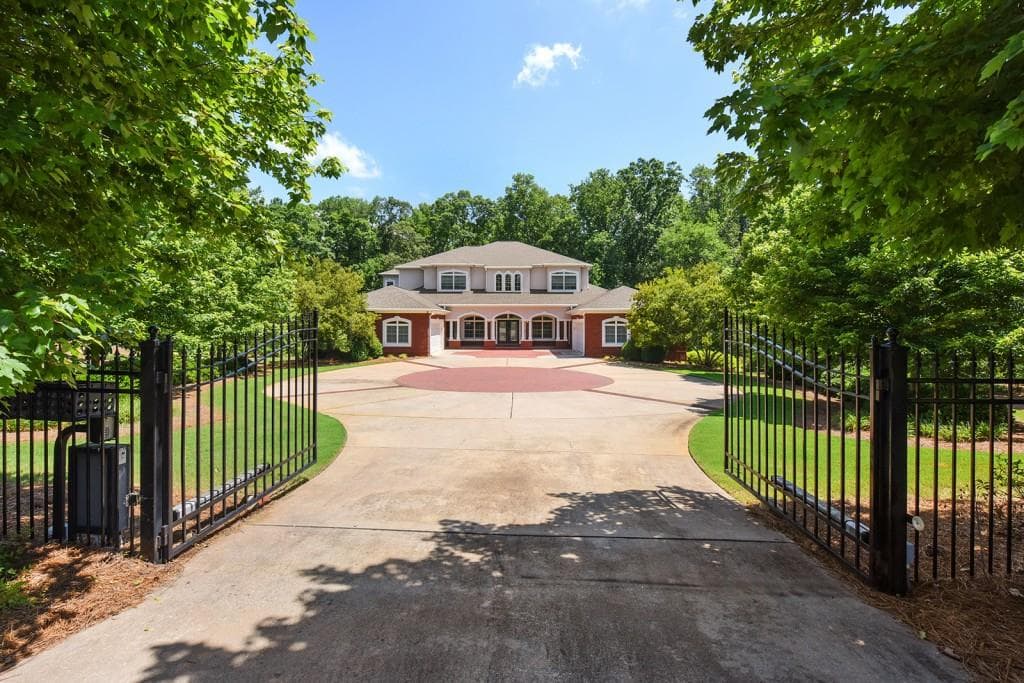 4 bedroom, 6,107 sq ft single family residence sold at 258 N Salem Drive, Mcdonough, GA 30253