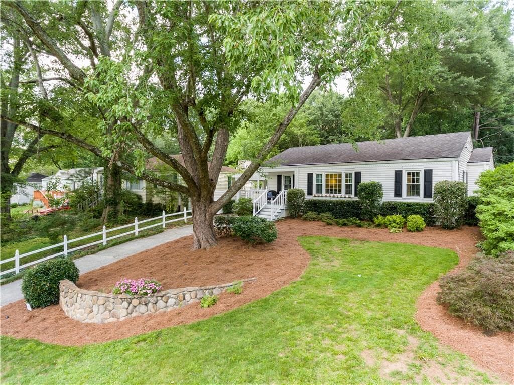 2 bedroom, 1,120 sq ft single family residence sold at 1102 Country Lane, Atlanta, GA 30324