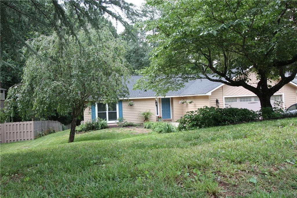 3 bedroom, 1,983 sq ft single family residence sold at 9995 Lake Forest Way, Roswell, GA 30076