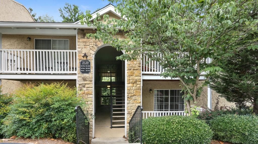 2 bedroom, 980 sq ft condominium sold at 3120 Seven Pines Court 208, Atlanta, GA 30339