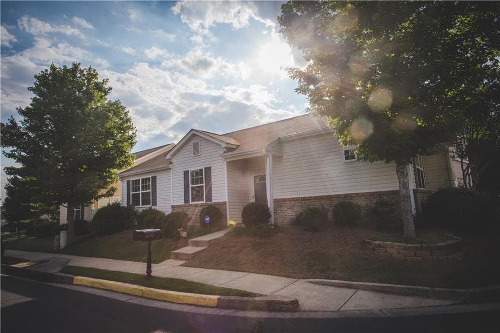 2 bedroom, 1,130 sq ft single family residence sold at 212 Hiawassee Drive, Woodstock, GA 30188
