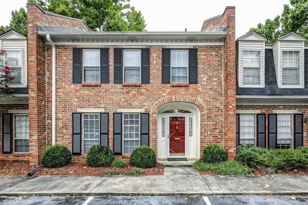 3 bedroom, 1,560 sq ft condominium sold at 5 Palace Green Place, Atlanta, GA 30318