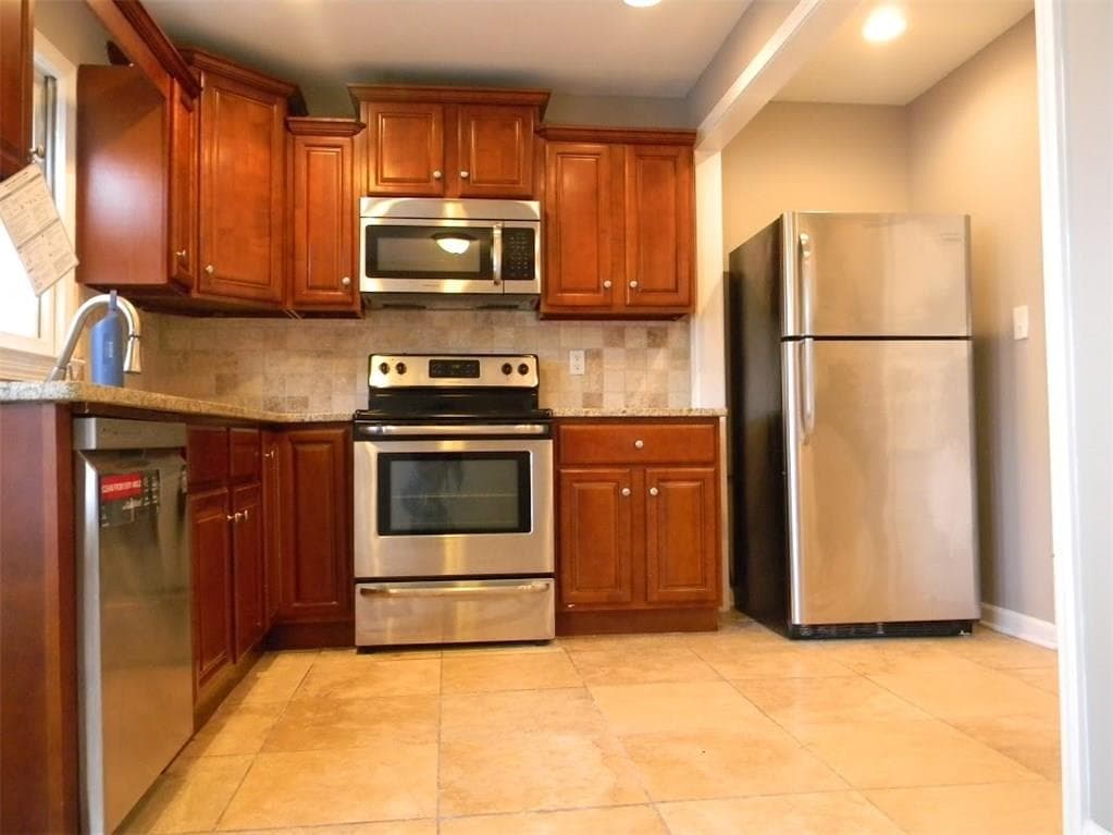 3 bedroom, 2,060 sq ft single family residence sold at 554 Peeples Street, Atlanta, GA 30310