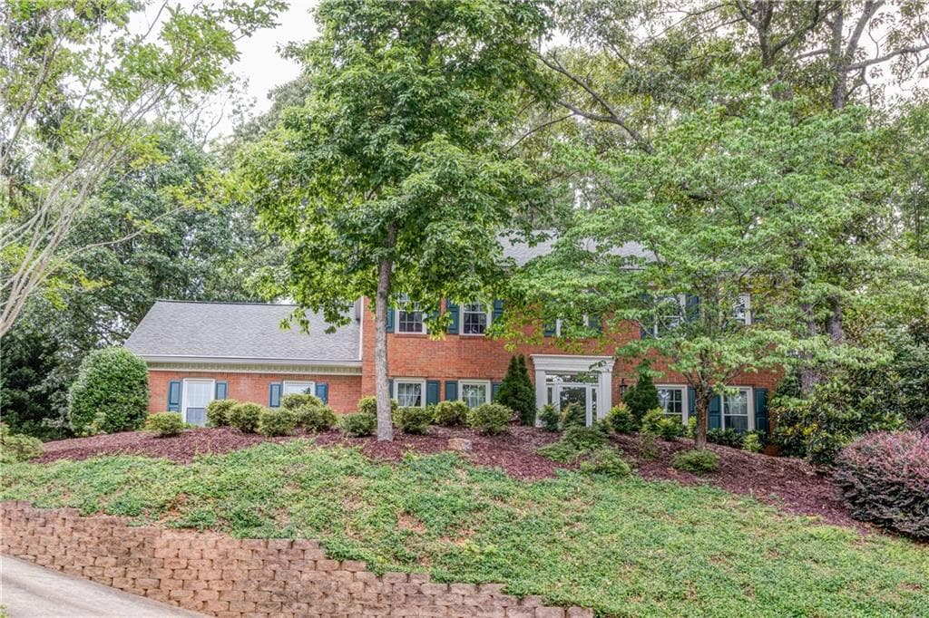 5 bedroom, 2,445 sq ft single family residence sold at 4141 Barberry Drive, Roswell, GA 30075