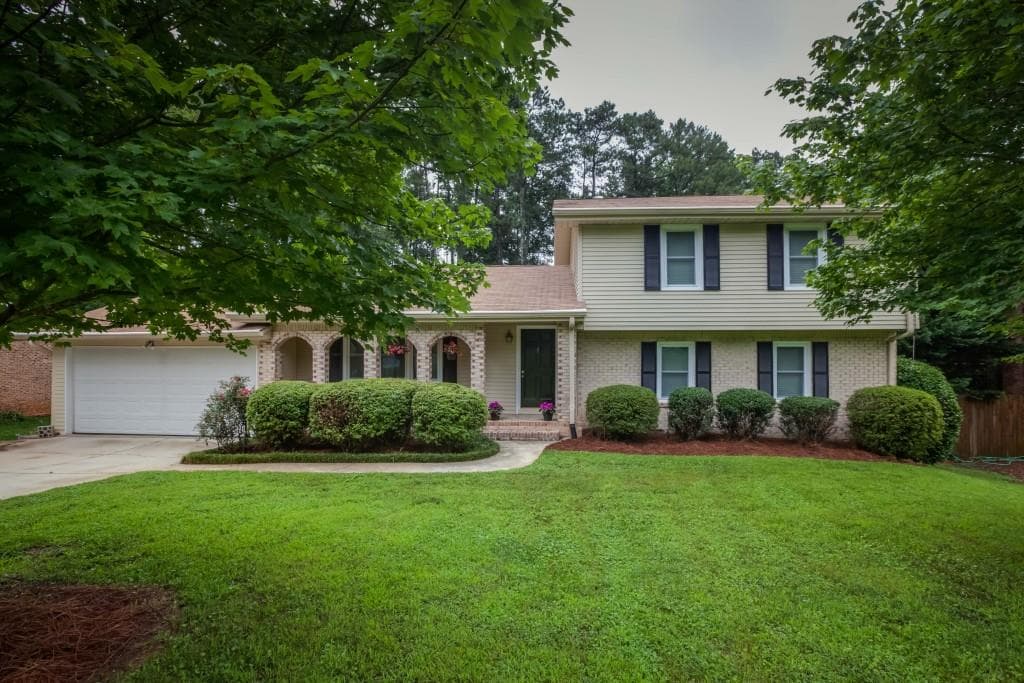 3 bedroom, 2,200 sq ft single family residence sold at 6748 Lockridge Drive, Atlanta, GA 30360