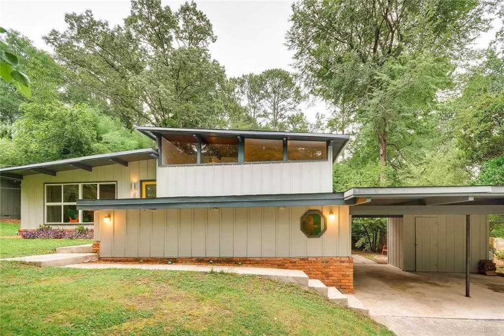 3 bedroom, 2,324 sq ft single family residence sold at 3668 Northlake Drive, Atlanta, GA 30340