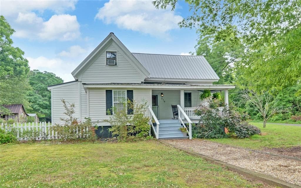 3 bedroom, 1,700 sq ft single family residence sold at 216 Sims Street, Maysville, GA 30558