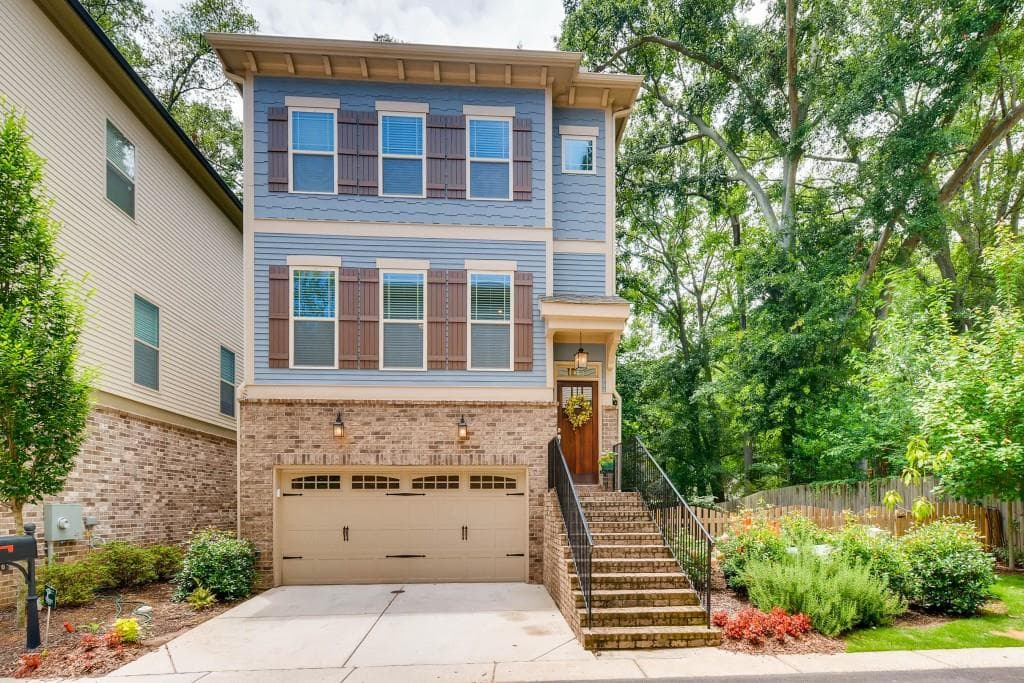 4 bedroom, 2,628 sq ft single family residence sold at 2110 Elvan Circle, Atlanta, GA 30317