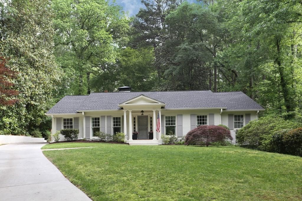 3 bedroom, 2,496 sq ft single family residence sold at 1035 Peachtree Battle Avenue, Atlanta, GA 30327