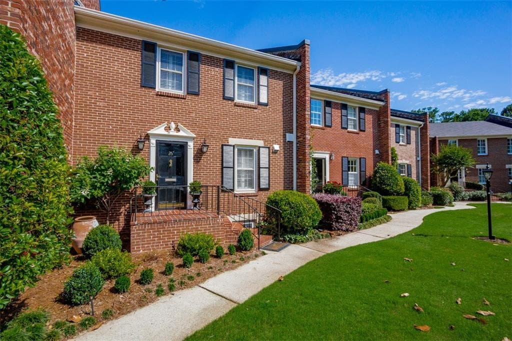 3 bedroom, 2,200 sq ft townhouse sold at 3050 Margaret Mitchell Drive 26, Atlanta, GA 30327