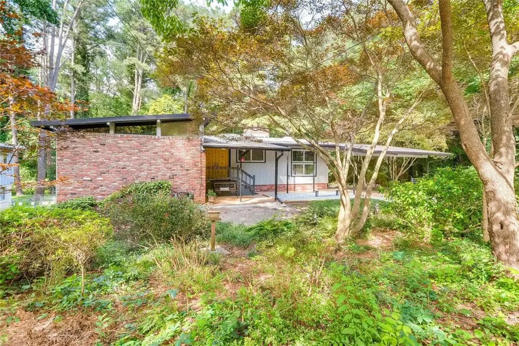 4 bedroom, 2,329 sq ft single family residence sold at 3449 Regalwoods Drive, Atlanta, GA 30340