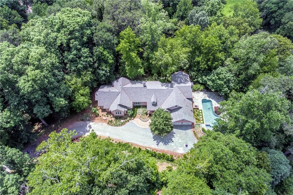 3 bedroom, 5,780 sq ft single family residence sold at 2350 W Wesley Road, Atlanta, GA 30327