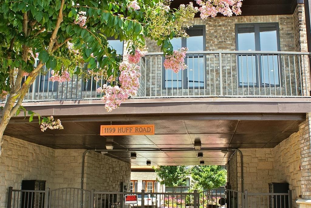 3 bedroom, 1,965 sq ft townhouse sold at 1199 Huff Road 102, Atlanta, GA 30318