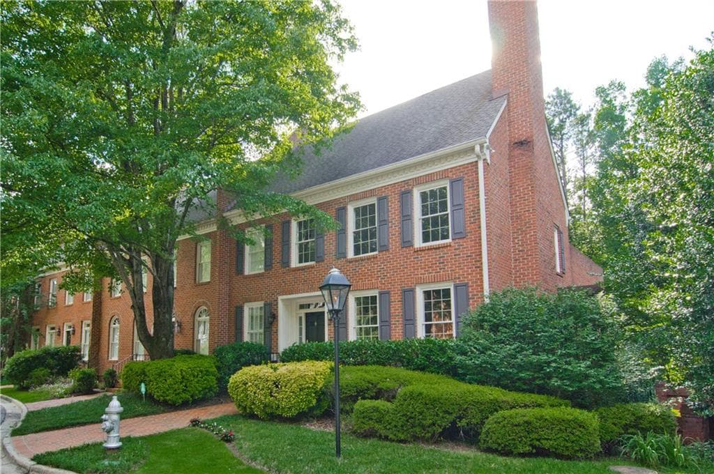 3 bedroom, 2,576 sq ft townhouse sold at 4454 Paces Battle, Atlanta, GA 30327
