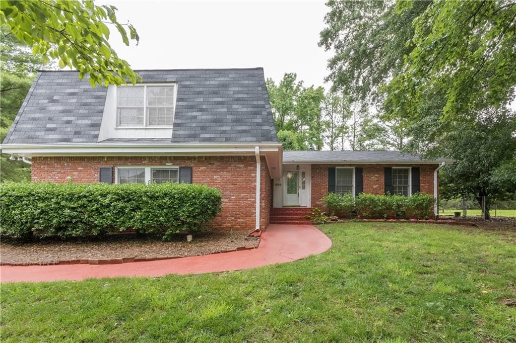 4 bedroom, 1,888 sq ft single family residence sold at 405 Wavetree Drive, Roswell, GA 30075